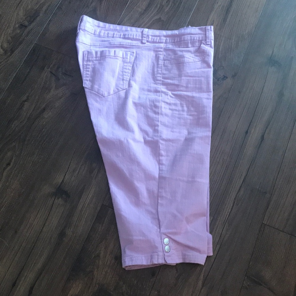 Gloria Vanderbilt Capris. Size 12 Light purple